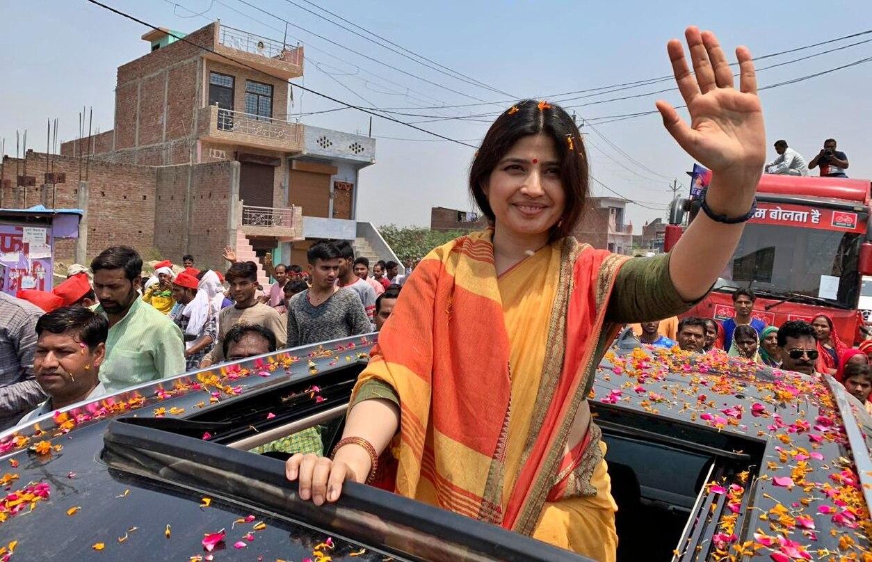 चुनाव प्रचार के दौरान डिंपल यादव