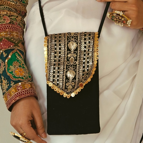 Store No 6 Pataka Mini Mobile Sling, ₹999