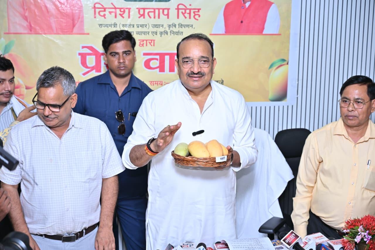 उत्तर प्रदेश के उद्यान मंत्री दिनेश प्रताप सिंह 