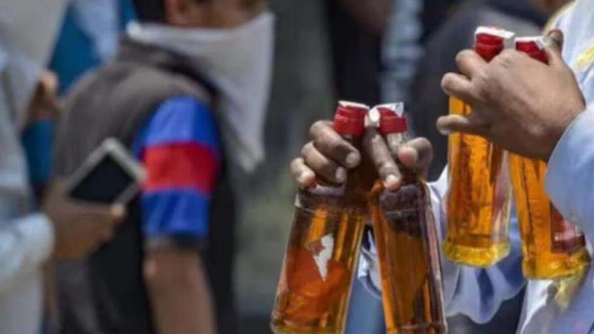 गुजरात में मध्य प्रदेश और राजस्थान से शराब तस्करी होती है (सांकेतिक तस्वीर)