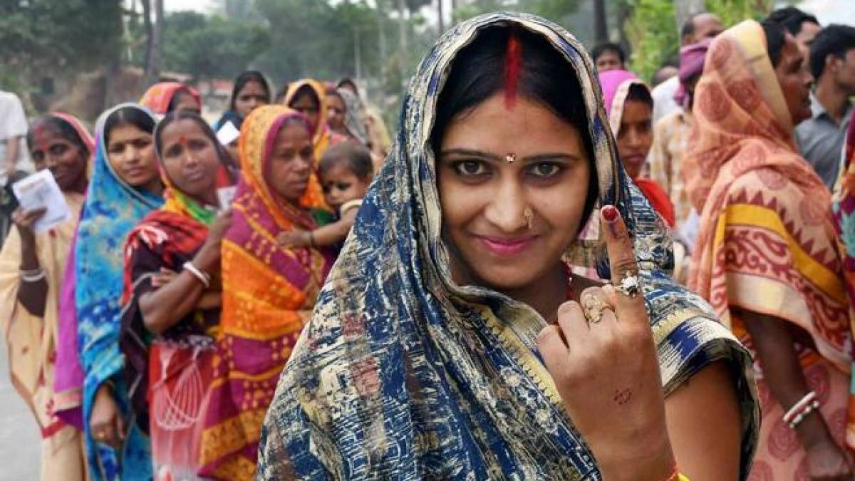 यूपी के कुल मतदाताओं में महिलाओं की संख्या करीब 45 फीसदी है