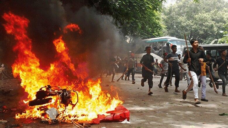 छात्रों के देशव्यापी विरोध प्रदर्शन के बाद शेख हसीना को बांग्लादेश के भागना पड़ा था