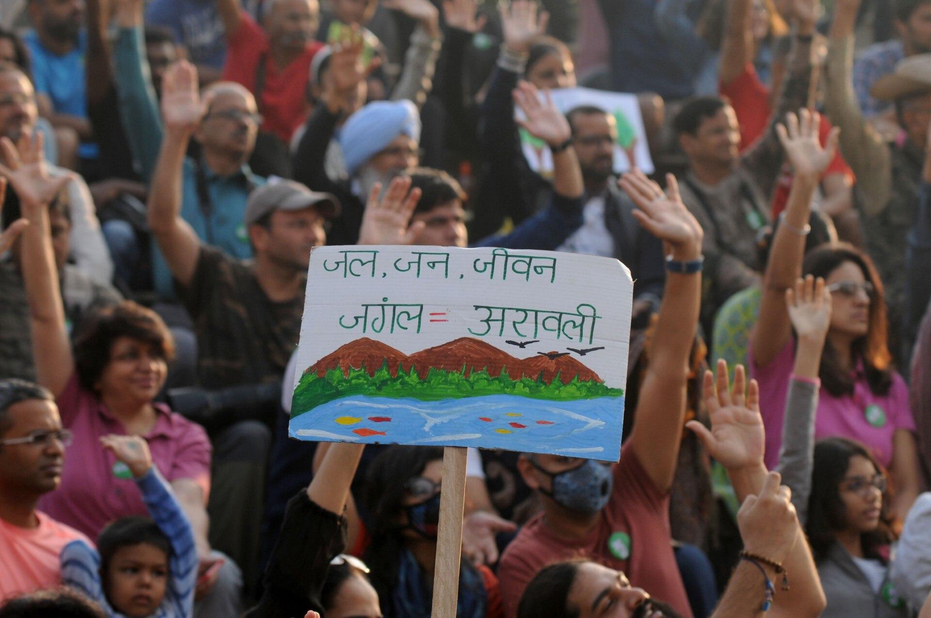 अरावली पहाड़ियों की परिभाषा के विरोध में राजस्थान में आंदोलन हुआ था