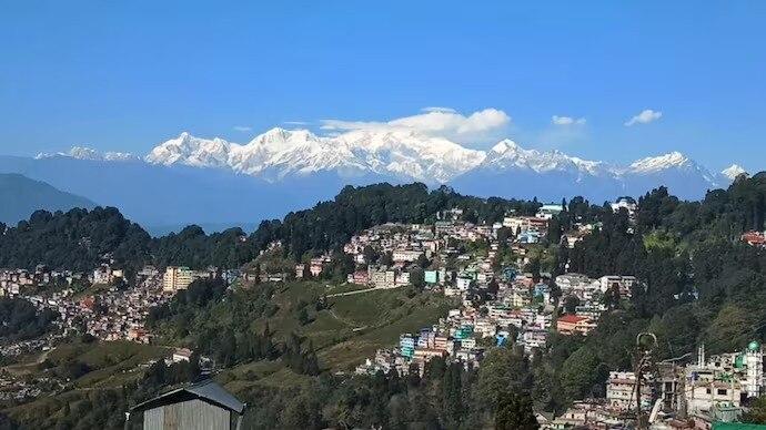 केंद्र सरकार ने वादा किया है कि दार्जिलिंग में बुनियादी ढांचा विकास के लिए जरूरी फंड मुहैया कराया जाएगा