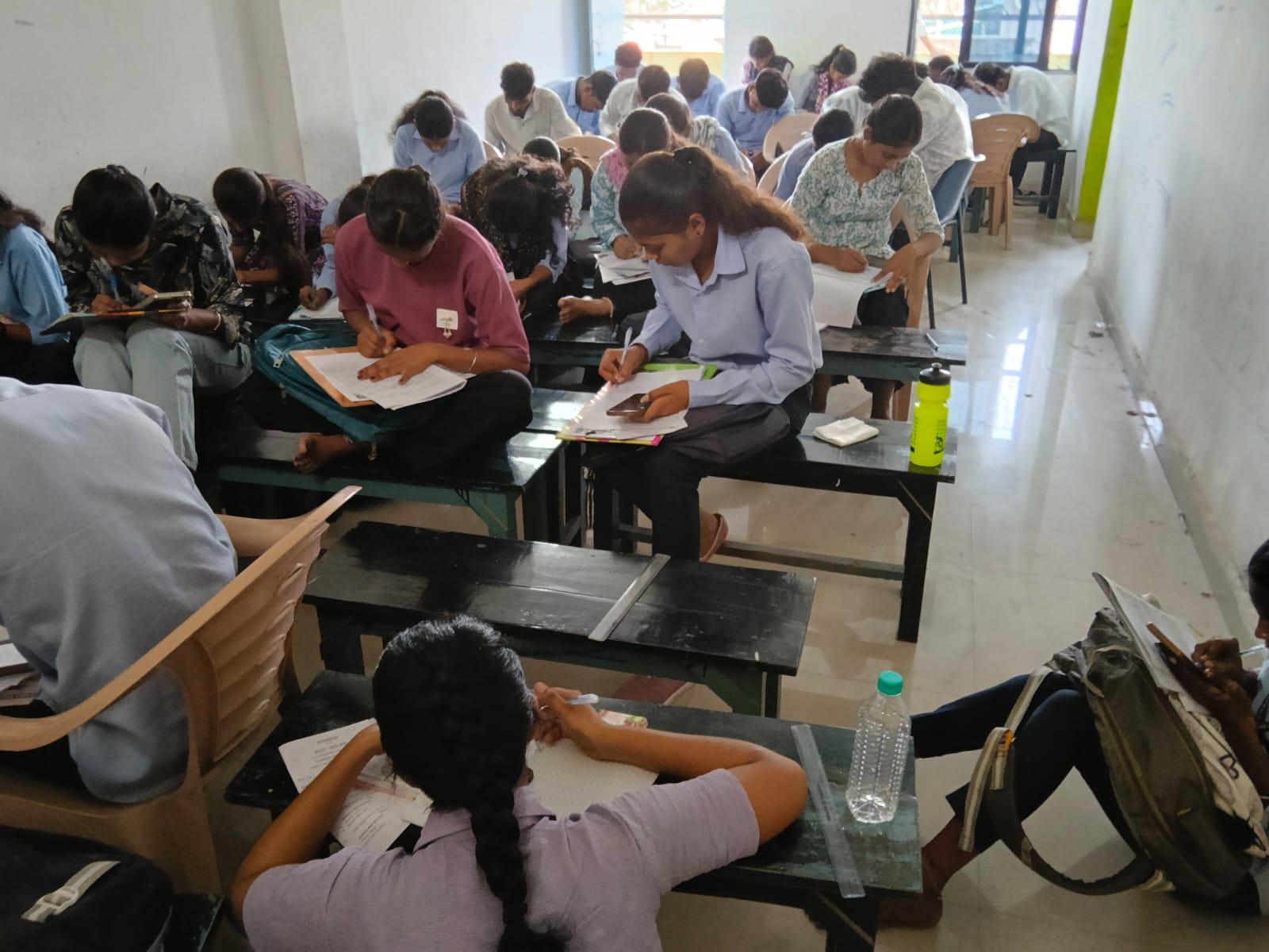 सर्वोदय विद्यालयों में शिक्षकों की कमी एक बड़ी समस्या है (फाइल फोटो)