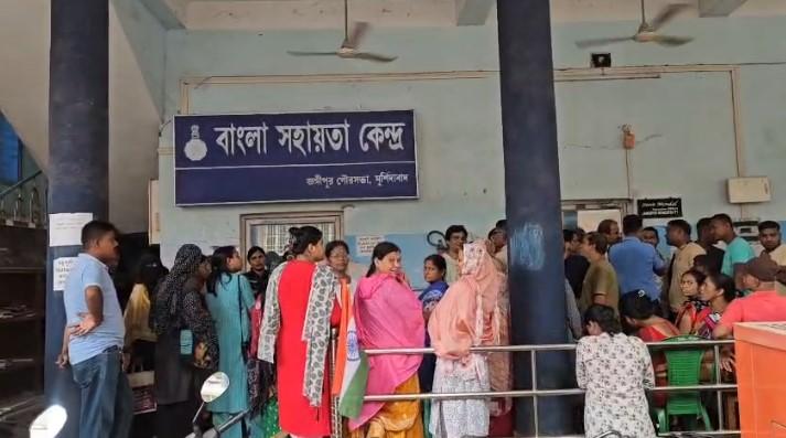 জঙ্গিপুর পুরসভায় বিক্ষোভ মহিলাদের