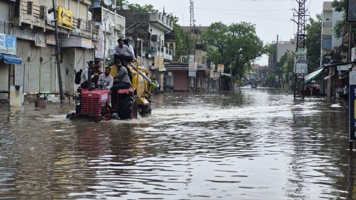 रेगिस्तान में बारिश का जलजला रेगिस्तान में बारिश का जलजला