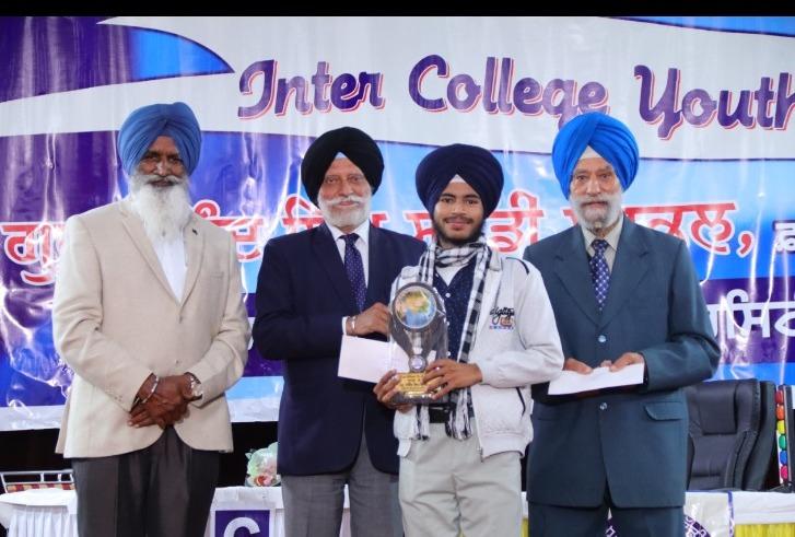18 year old Transforming Education in India