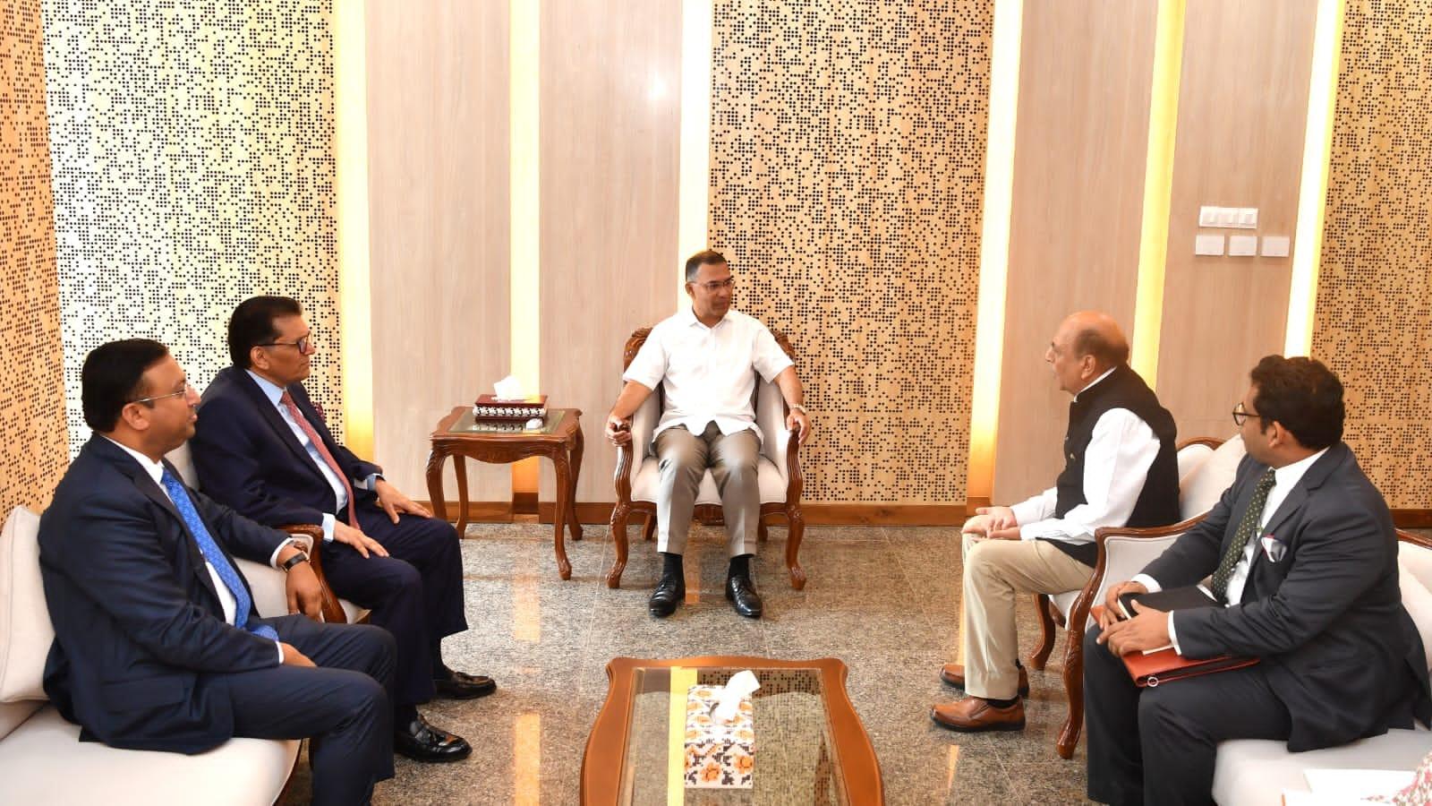 বাংলাদেশের প্রধানমন্ত্রী তারেক রহমান ও ভারতের হাইকমিশনার দীনেশ ত্রিবেদীর বৈঠক