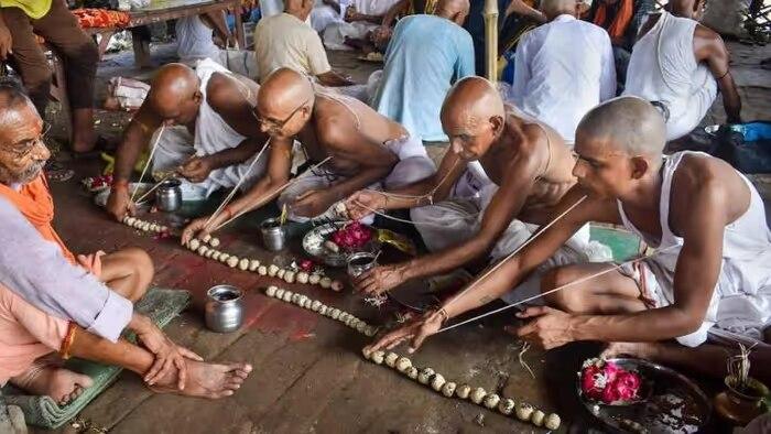 ऐसे होता है पिंडदान (फाइल फोटो)