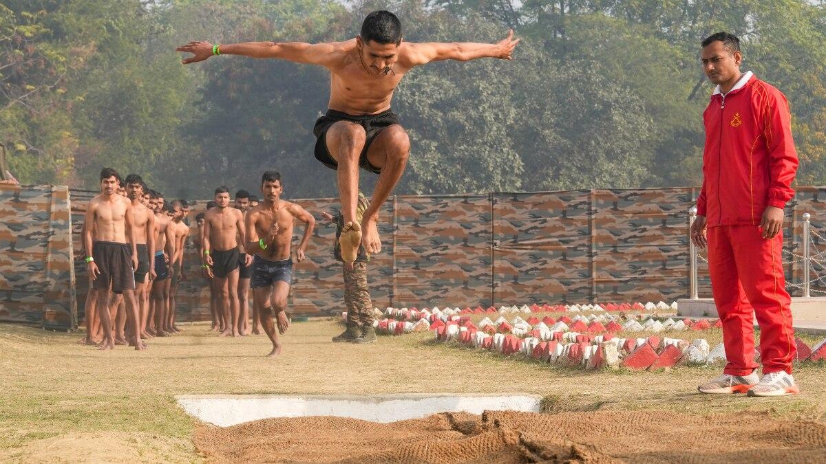 विशेषज्ञों के मुताबिक कई अभ्यर्थी पर्याप्त फिटनेस के बिना दौड़ में भाग लेते हैं (सांकेतिक फोटो)
