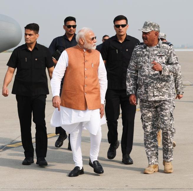ऑपरेशन सिंदूर के बाद आदमपुर बेस पर पीएम मोदी के साथ जितेंद्र मिश्र