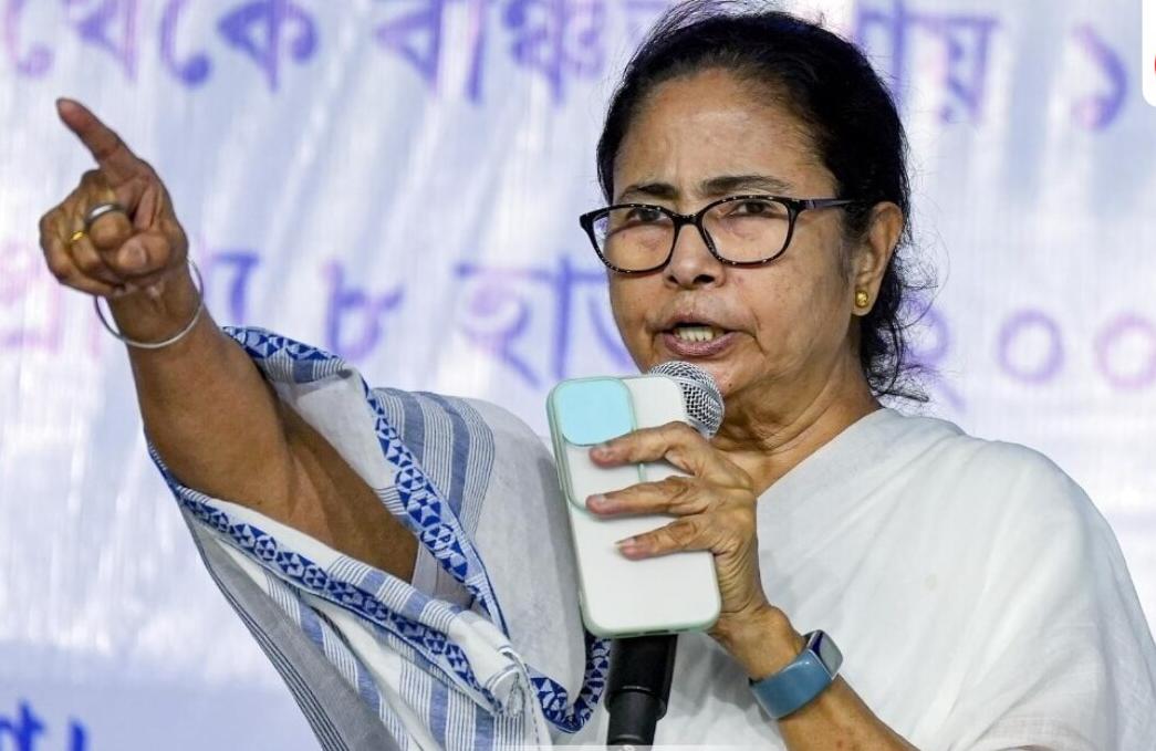 ममता बनर्जी ने 1 जनवरी 1998 को TMC की स्थापना की थी (फाइल फोटो)