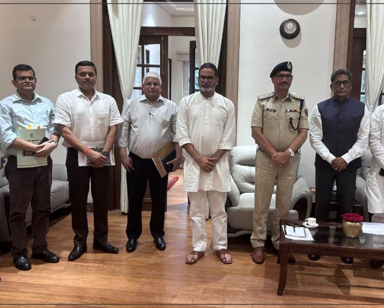 प्रशांत किशोर की यह फोटो सामने आने के बाद विवाद शुरू हुआ