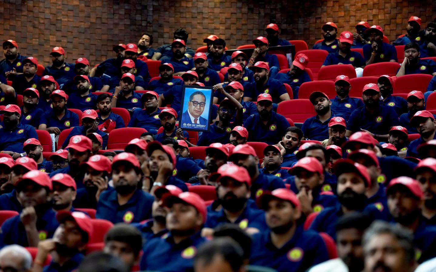 आंबेडकरवादी राजनीति को भी रिझाने की कोशिश है नया ड्रेस कोड