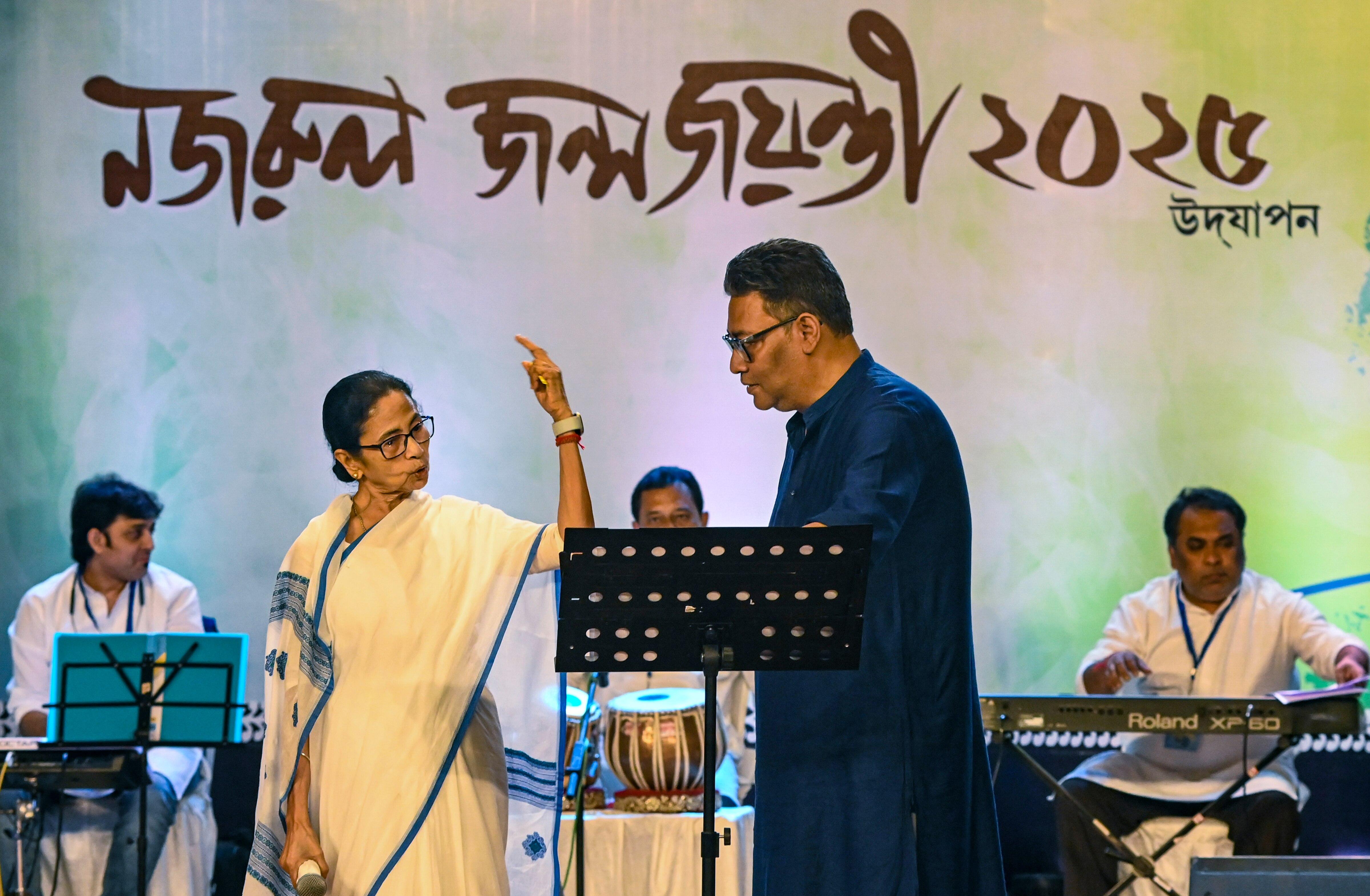 মমতা বন্দ্যোপাধ্যায়ের সঙ্গে ইন্দ্রনীল সেন - পিটিআই ফাইল ছবি