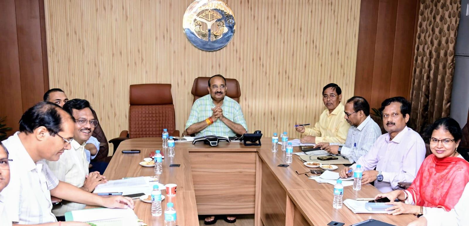प्रदेश के उद्यान मंत्री दिनेश प्रताप सिंह ने लखनऊ में बुलाई बैठक