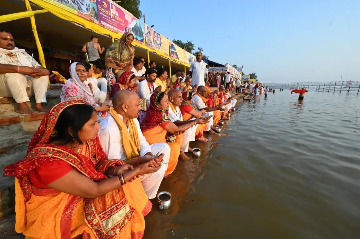 पुरखों की स्मृतियों के साथ गया में जुटे लोग (फाइल फोटो)