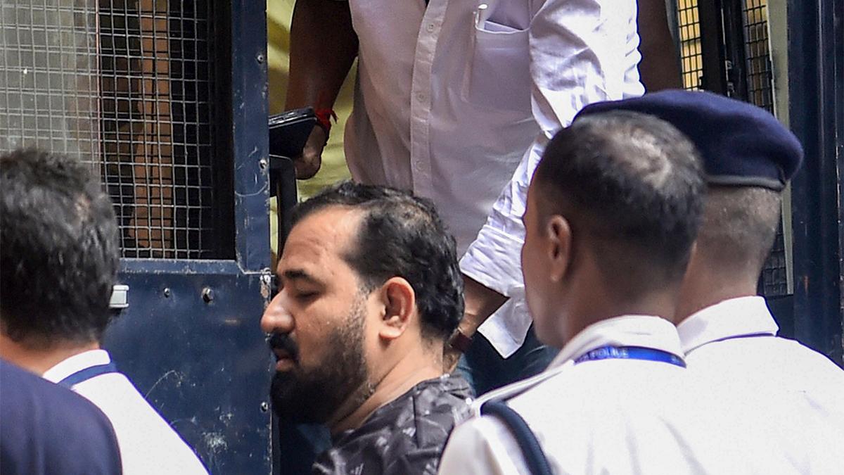চোরবাগান পুজো কমিটির কর্তাদের গ্রেফতার -- পিটিআই