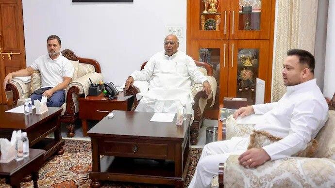 कांग्रेस अध्यक्ष मल्लिकार्जुन खड़गे, राहुल गांधी और तेजस्वी यादव (फाइल फोटो)