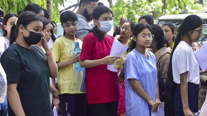 लखीसराय में नीट परीक्षा में फर्जी उम्मीदवार से पेपर हल कराया गया (सांकेतिक तस्वीर)