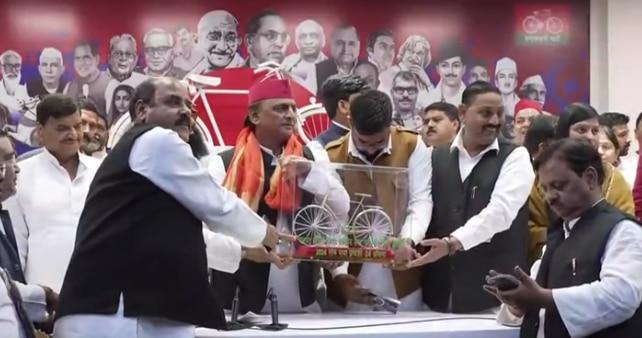 धर्मेंद्र कश्यप 27 अक्टूबर को सपा में शामिल हुए