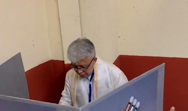 Congress Candidate Angomcha Akoijam casts vote in Inner Manipur Constituency