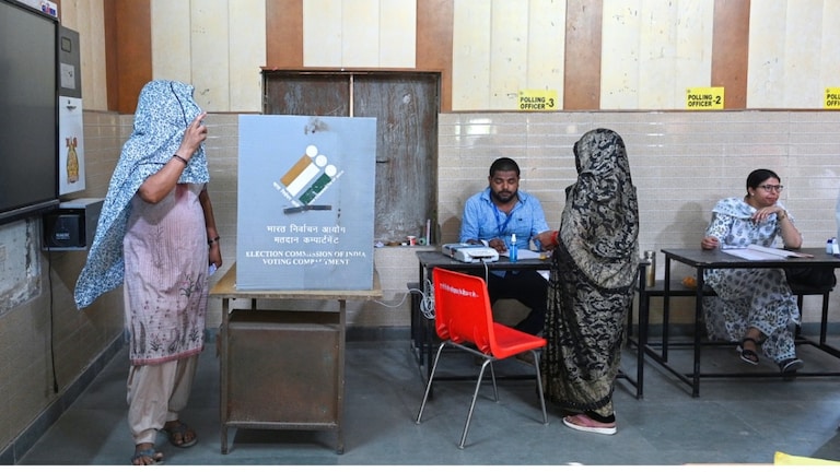 UP Lok Sabha Election Phase 7 Voting Live: सातवें चरण की वोटिंग हुई समाप्त, अब 4 जून को आएंगे नतीजे UPTak