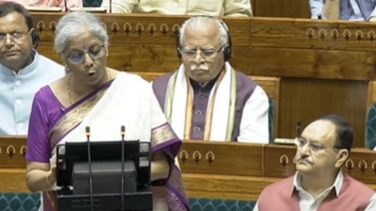 Union Budget for Uttar Pradesh Live: जारी हुआ नया टैक्स स्लैब, जानें किसे देना होगा कितना इनकम टैक्स aam budget live updates