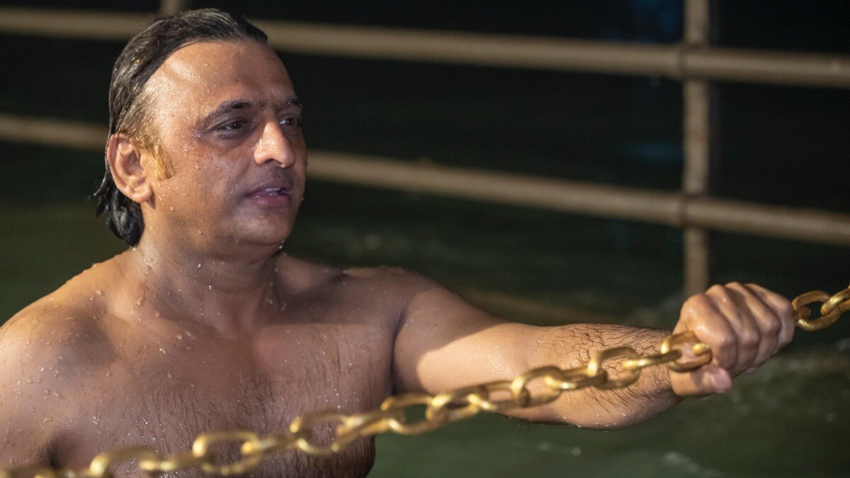 Akhilesh Yadav Ganga snan