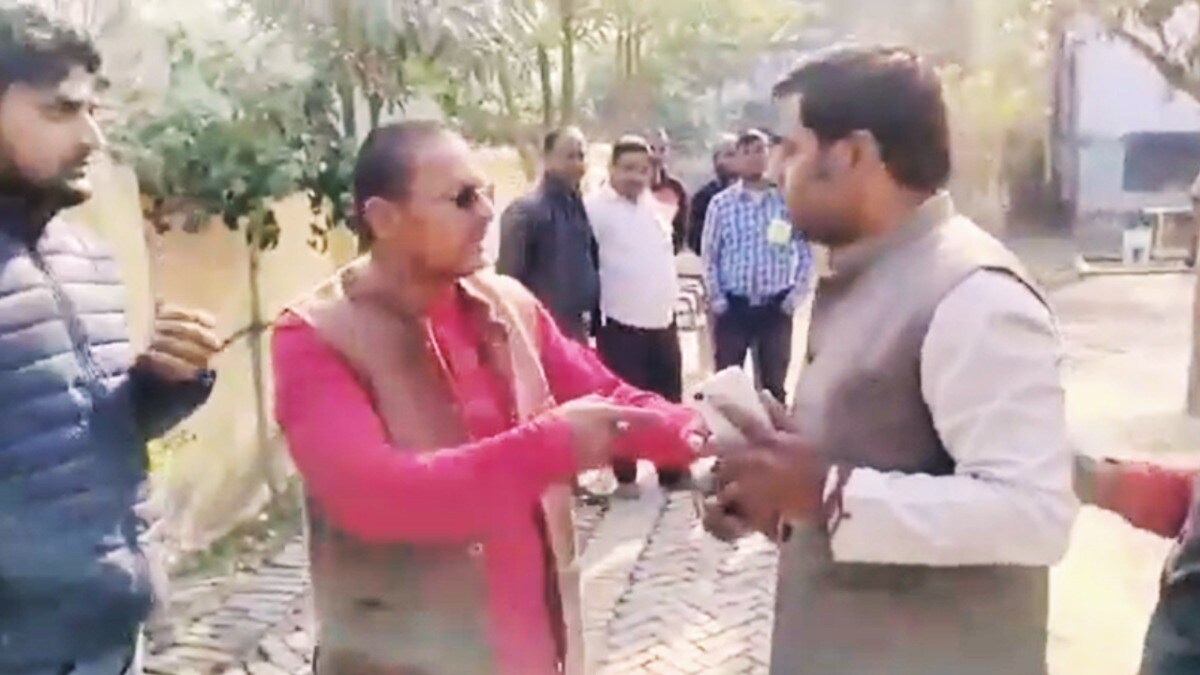 Milkipur By Election LIVE: मिल्कीपुर में दोपहर 1 बजे तक हुआ 44.59% मतदान, हंगामे के बीच जारी है वोटिंग Milkipur Byelection