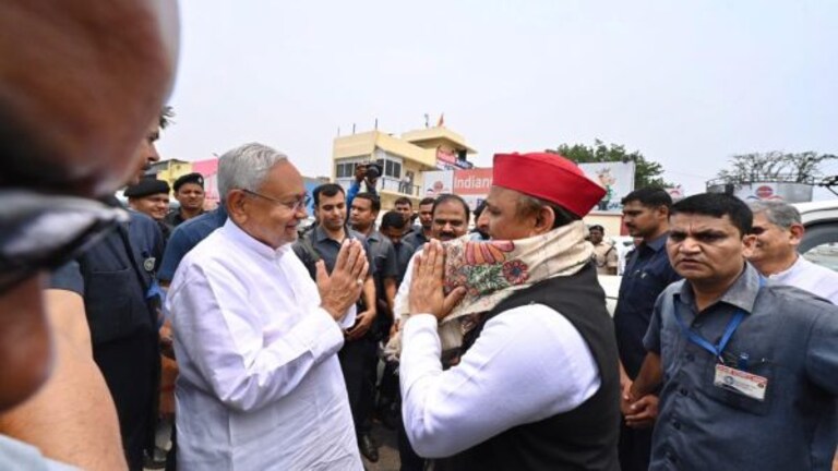 Opposition Meeting Bihar Live: विपक्षी दलों की बैठक में शामिल होने के लिए पटना पहुंचे अखिलेश UP Tak