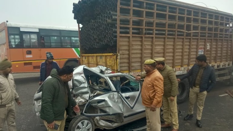 UP News Today Live: ग्रेटर नोएडा में कोहरे के चलते 10 गाड़ियां आपस में टकराईं, आधा दर्जन लोग घायल UPTak