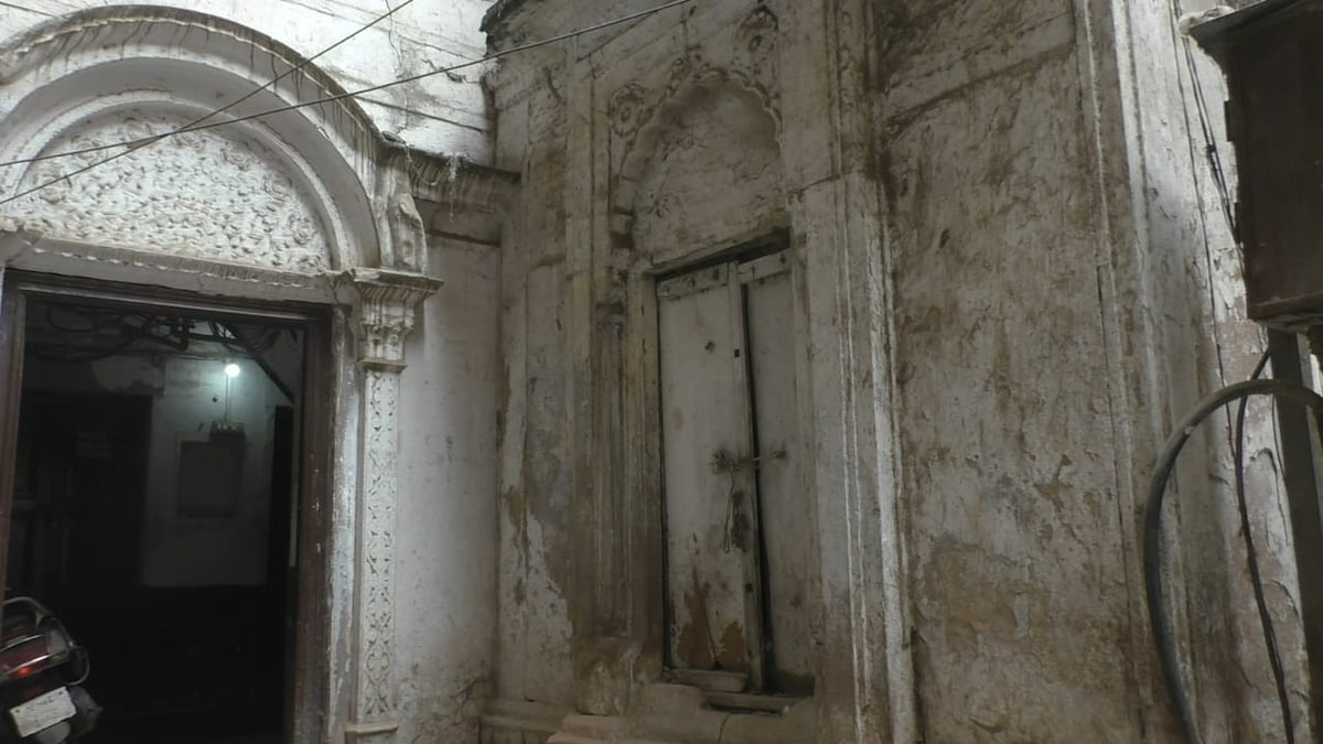 Banaras Madanpura closed temple Banaras Madanpura closed temple