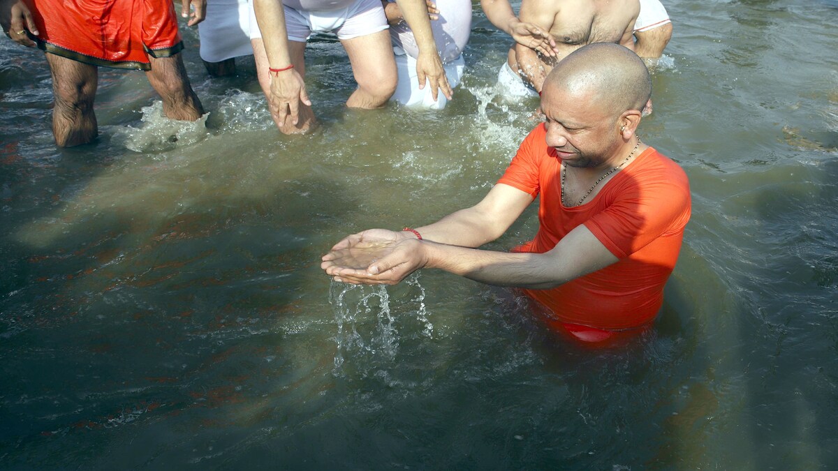 cm yogi in mahakumbh cm yogi in mahakumbh