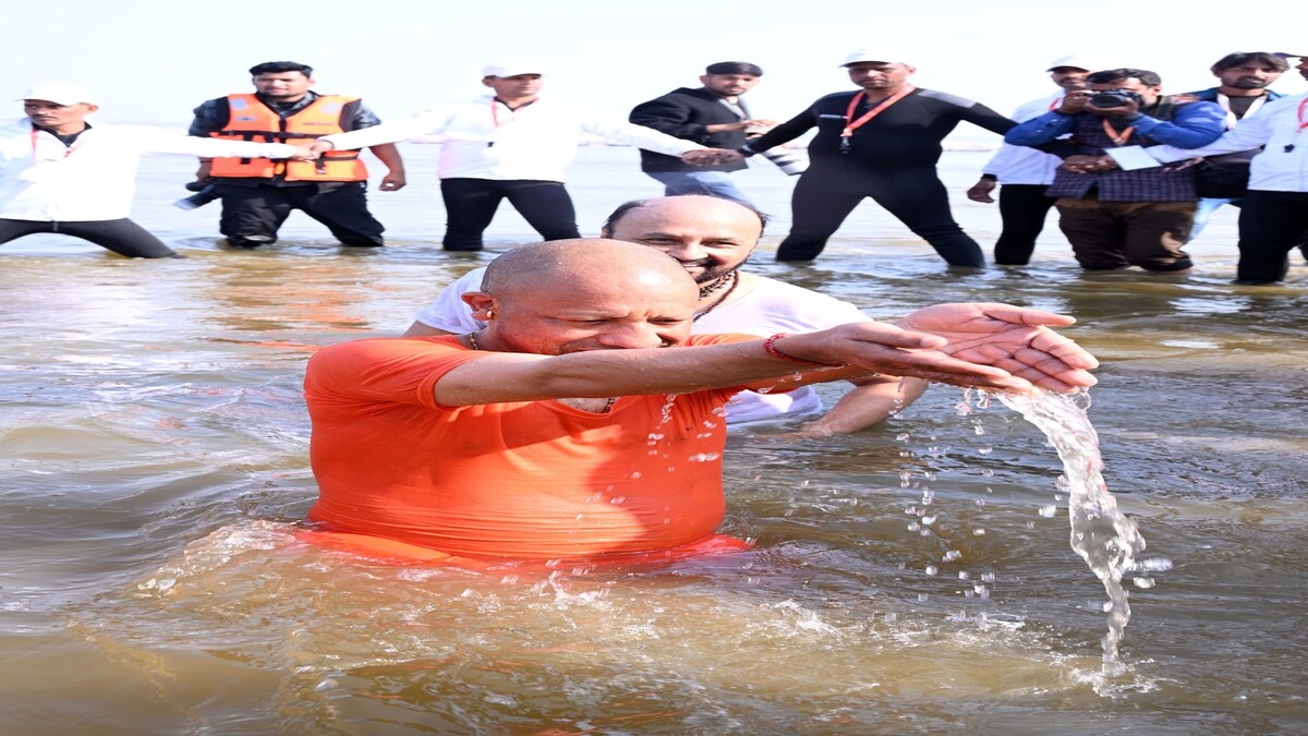 cm yogi in mahakumbh cm yogi in mahakumbh