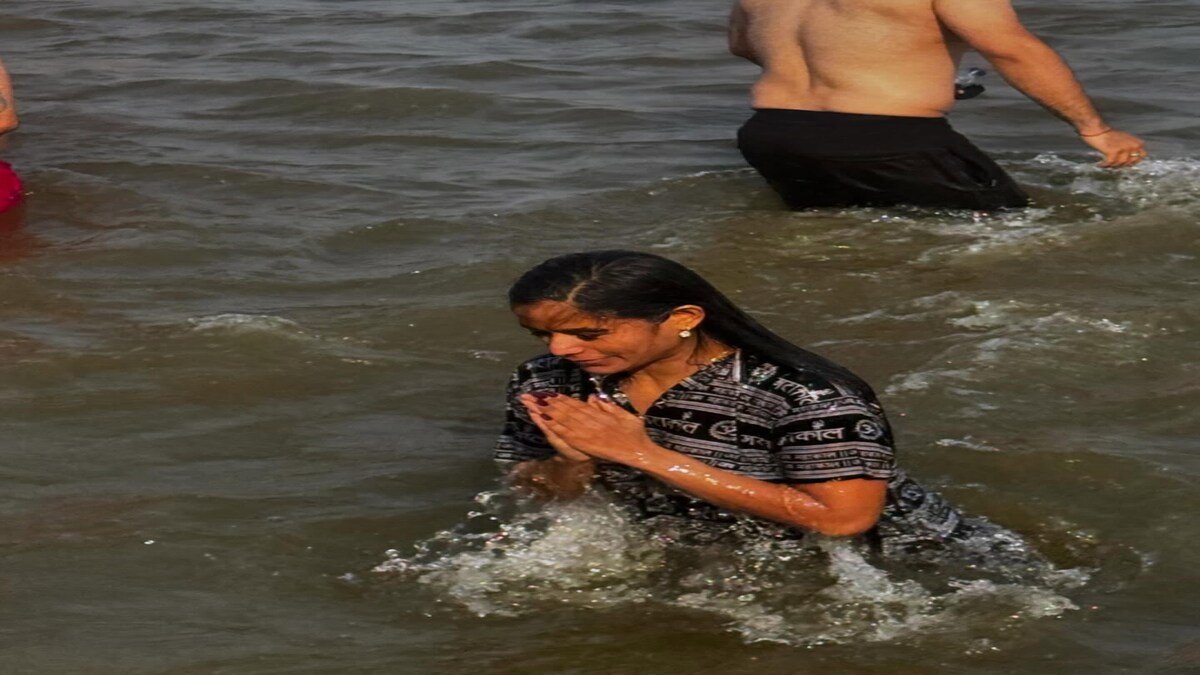 Poonam Pandey in mahakumbh Poonam Pandey in mahakumbh