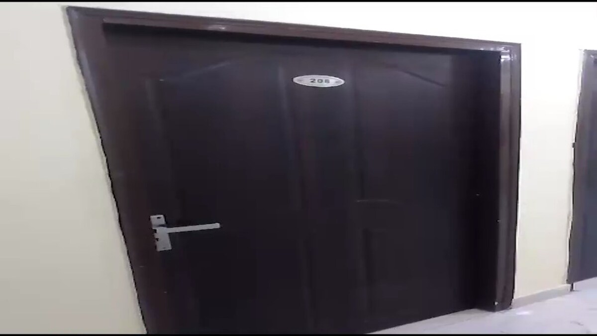 Lucknow hotel nude body Lucknow hotel nude body