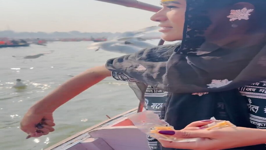 Poonam Pandey in mahakumbh Poonam Pandey in mahakumbh