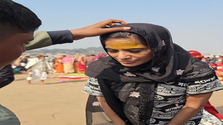 Poonam Pandey in mahakumbh Poonam Pandey in mahakumbh