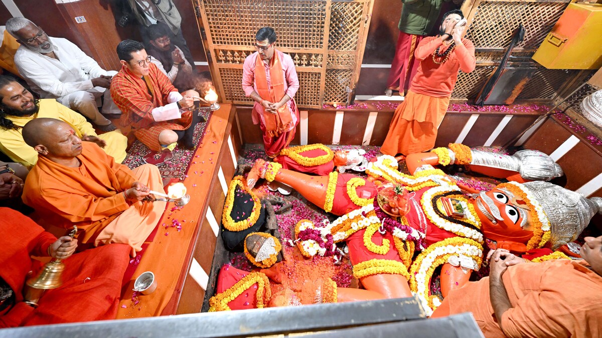 Bhutan King in Mahakumbh Bhutan King in Mahakumbh