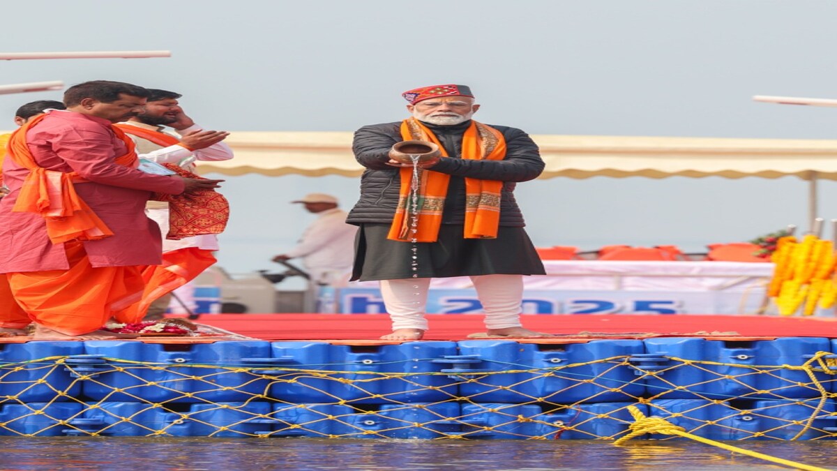 Pm modi in mahakumbh Pm modi in mahakumbh