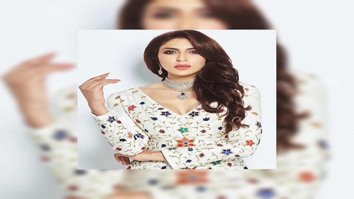 Ishika Taneja Ishika Taneja