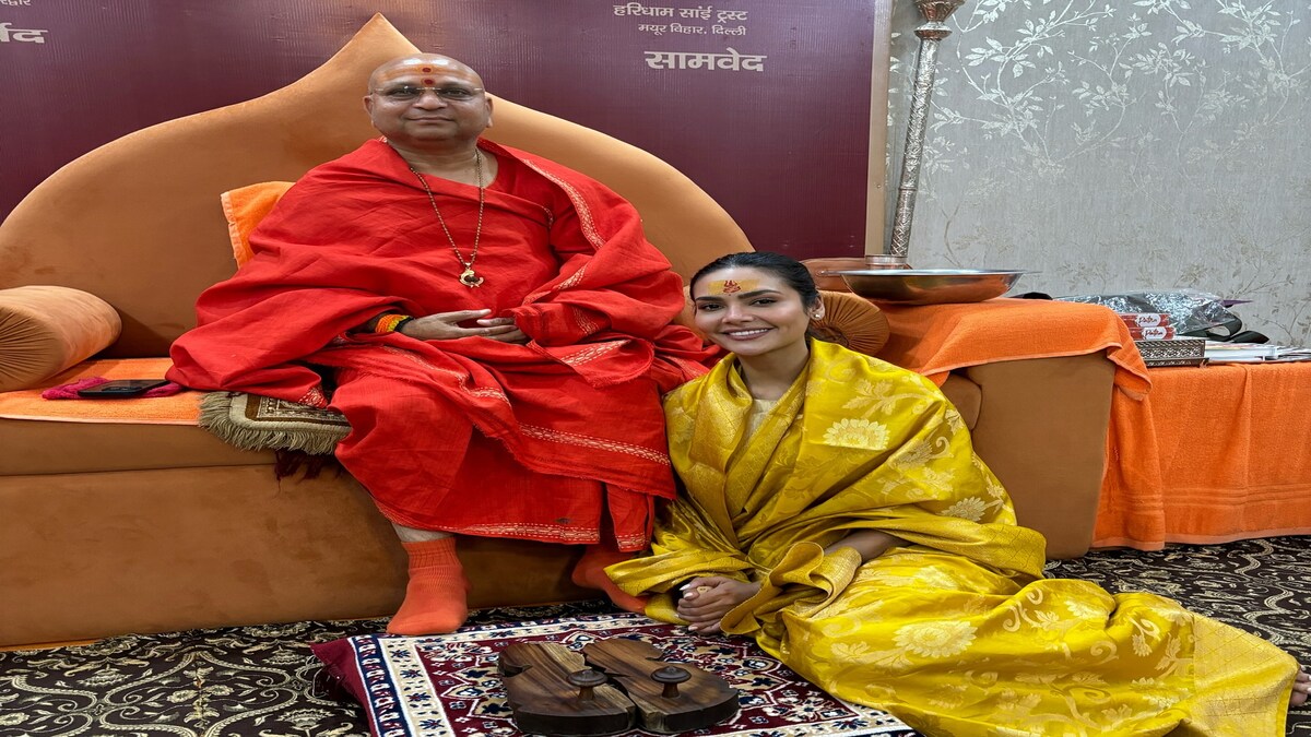 esha gupta in mahakumbh esha gupta in mahakumbh