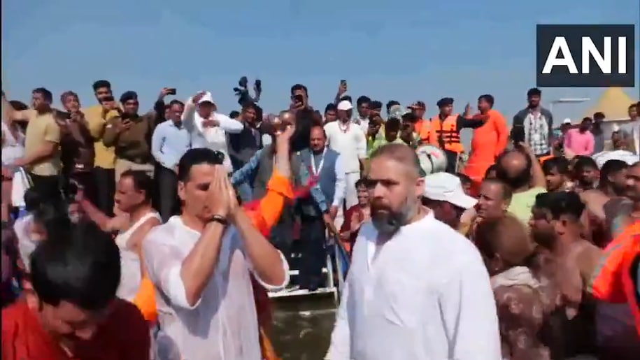 Akshay in Mahakumbh Akshay in Mahakumbh