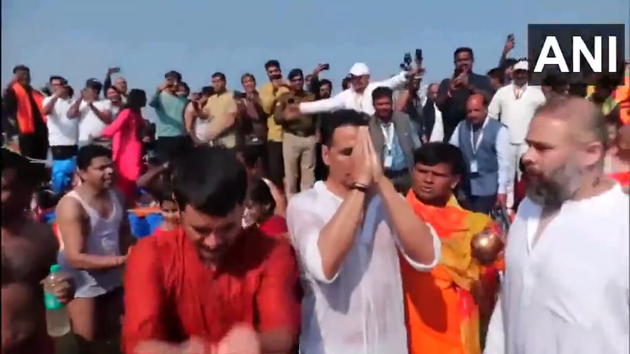 Akshay in Mahakumbh Akshay in Mahakumbh
