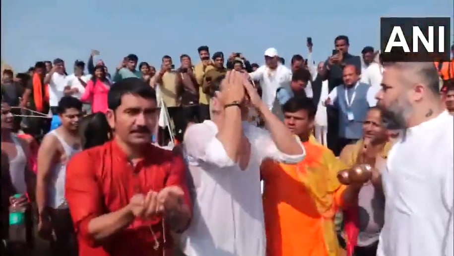 Akshay in Mahakumbh Akshay in Mahakumbh