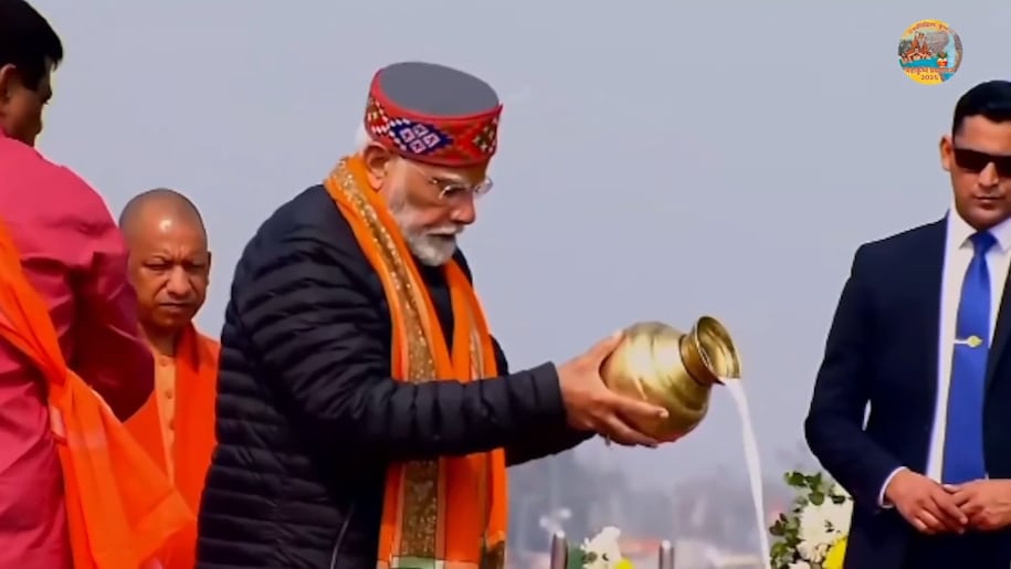 Pm modi in mahakumbh Pm modi in mahakumbh