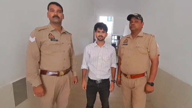 यूट्यूब पर आपत्तिजनक पोस्ट करना मुरादाबाद के इन्फ्लुएंसर आमिर को पड़ा भारी, अब पछता रहा
