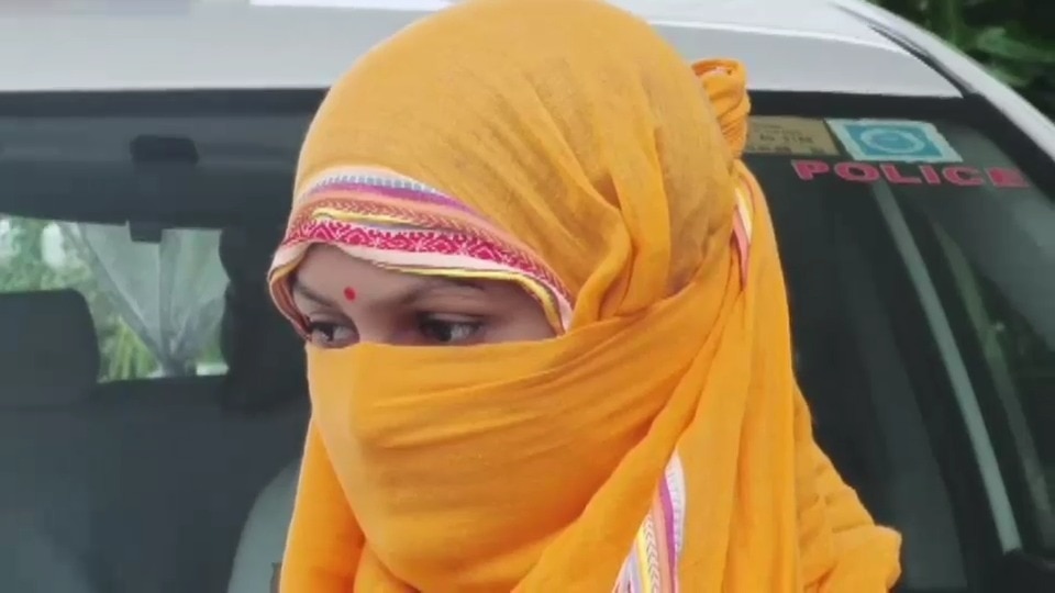 कौशांबी में शादीशुदा युवती का अश्लील वीडियो वायरल हुआ फिर असली कांड पता चला